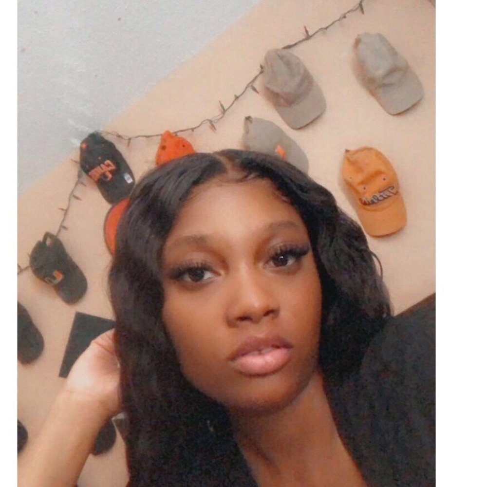 Meet your Posher, Ronika